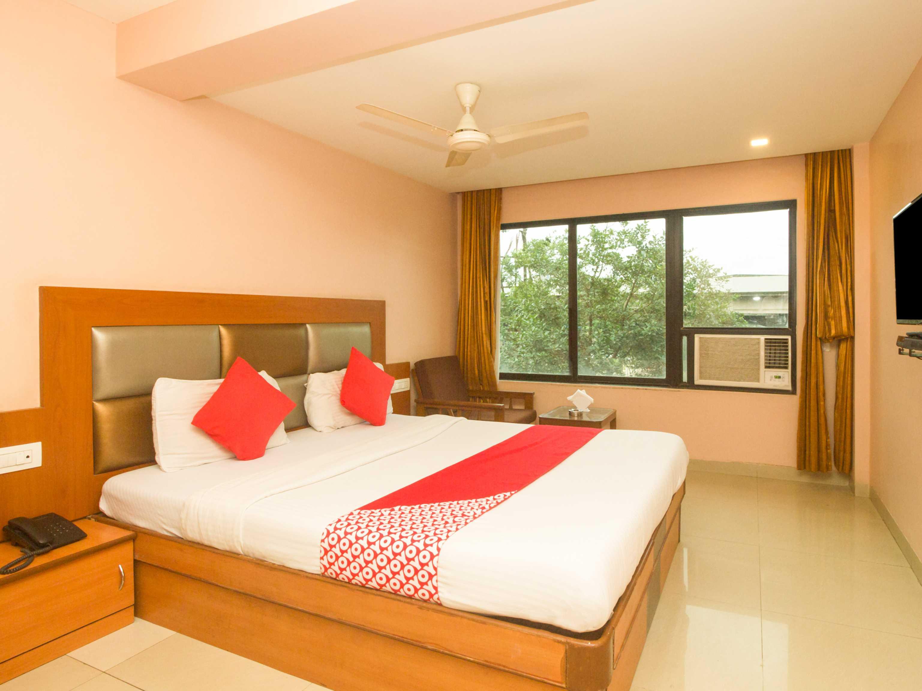Oyo Hotel Sarovar Grand Kalamboli Luaran gambar