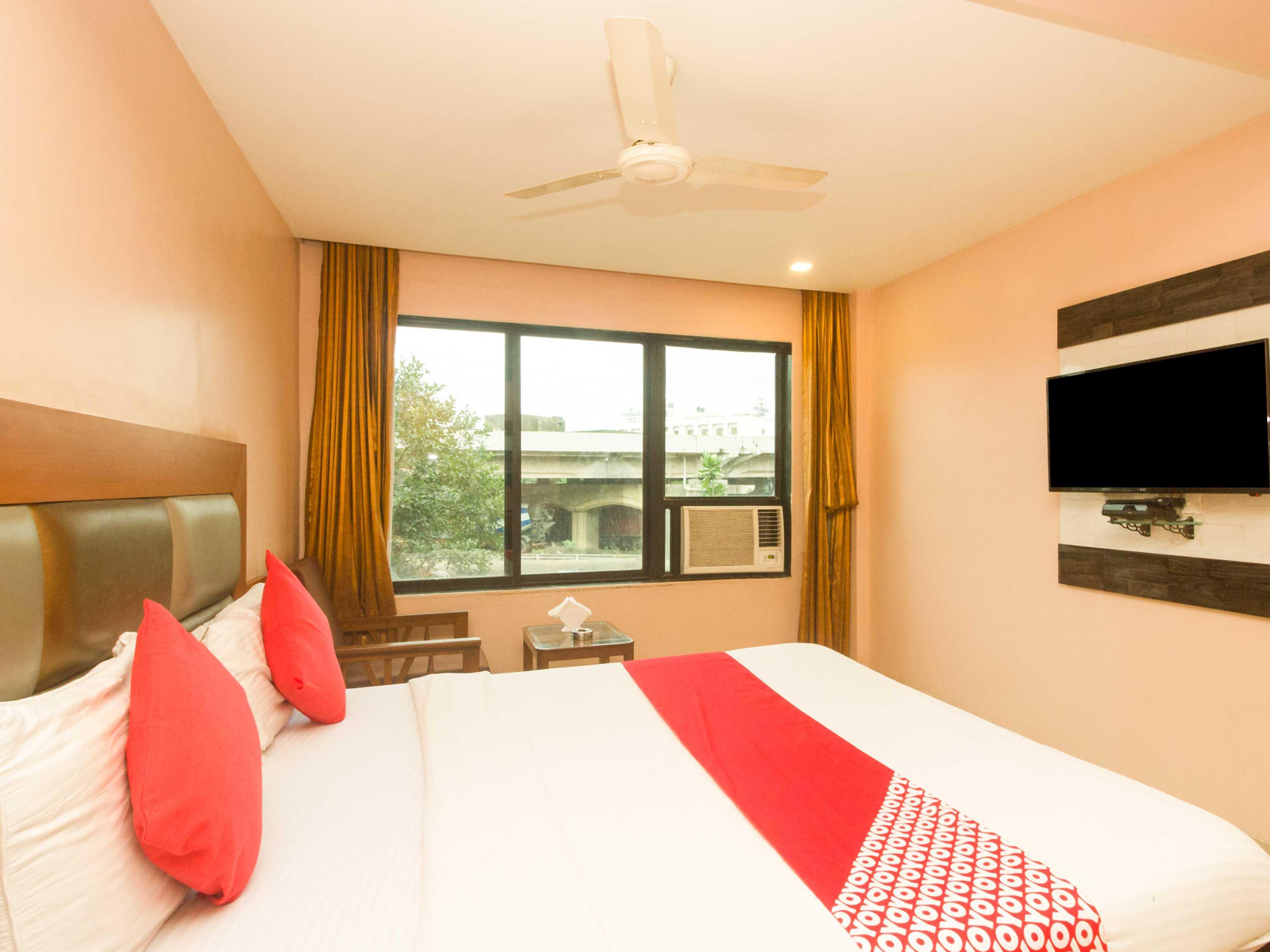 Oyo Hotel Sarovar Grand Kalamboli Luaran gambar