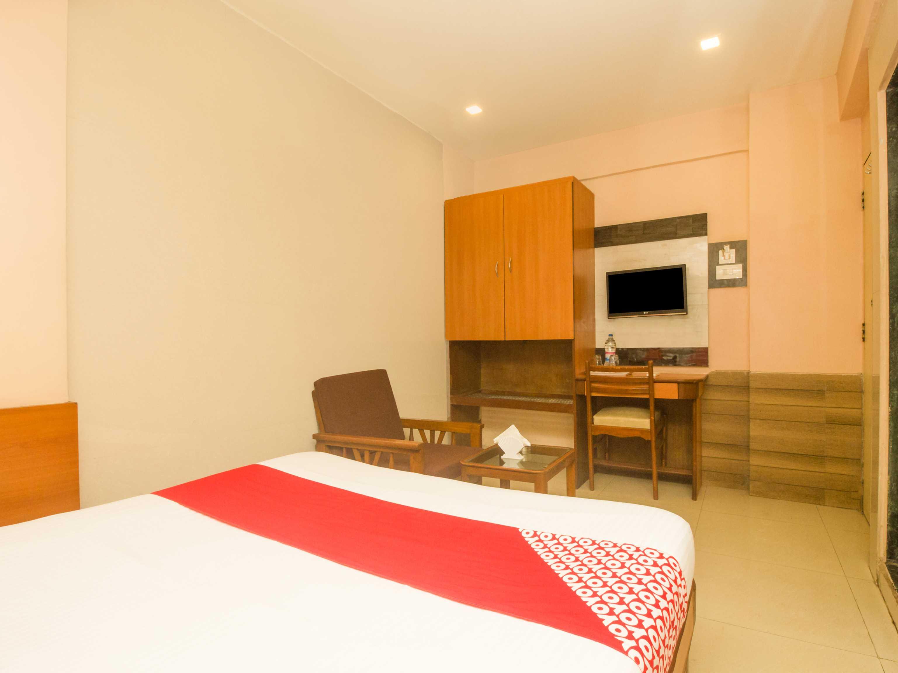 Oyo Hotel Sarovar Grand Kalamboli Luaran gambar