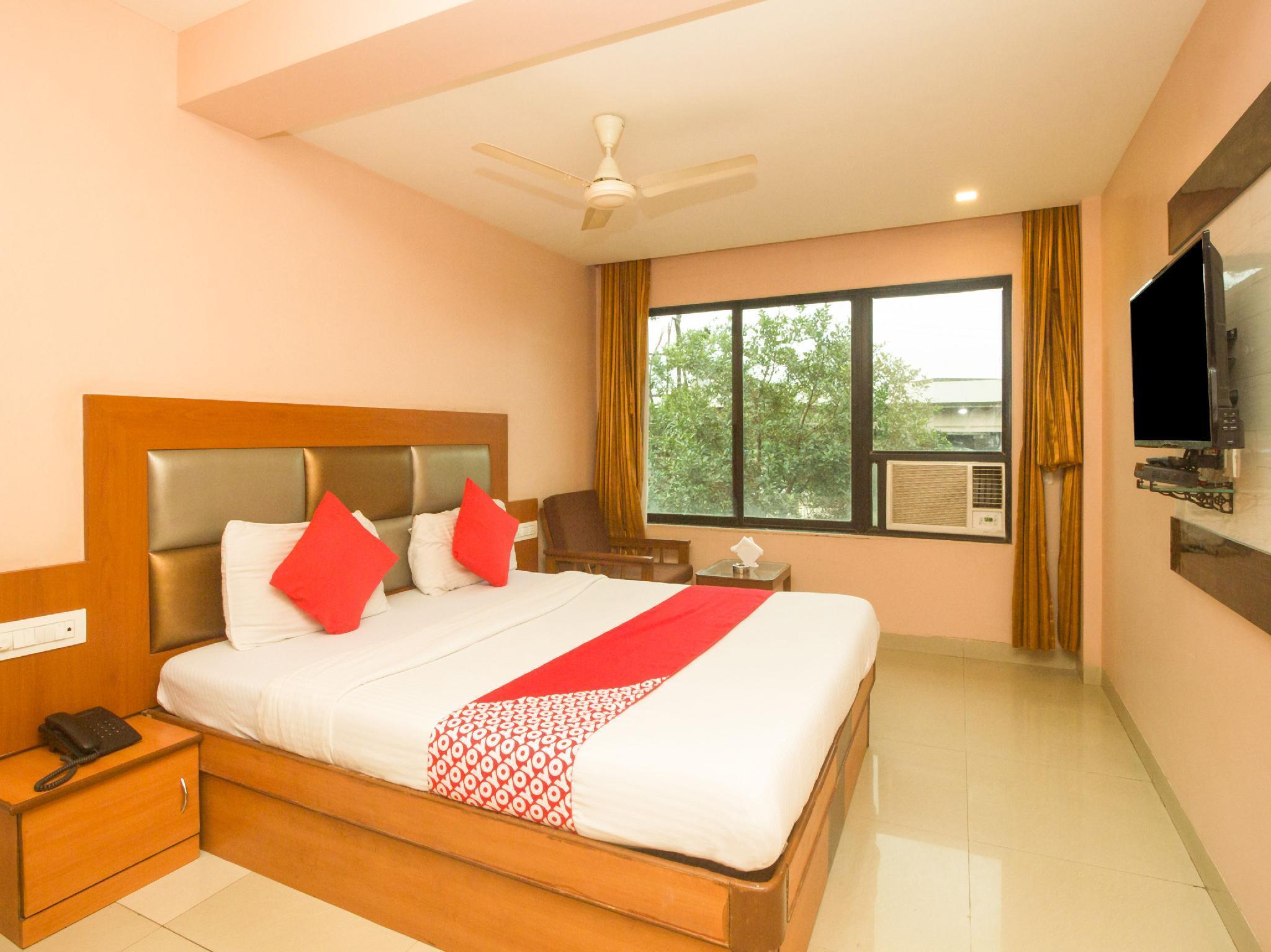 Oyo Hotel Sarovar Grand Kalamboli Luaran gambar