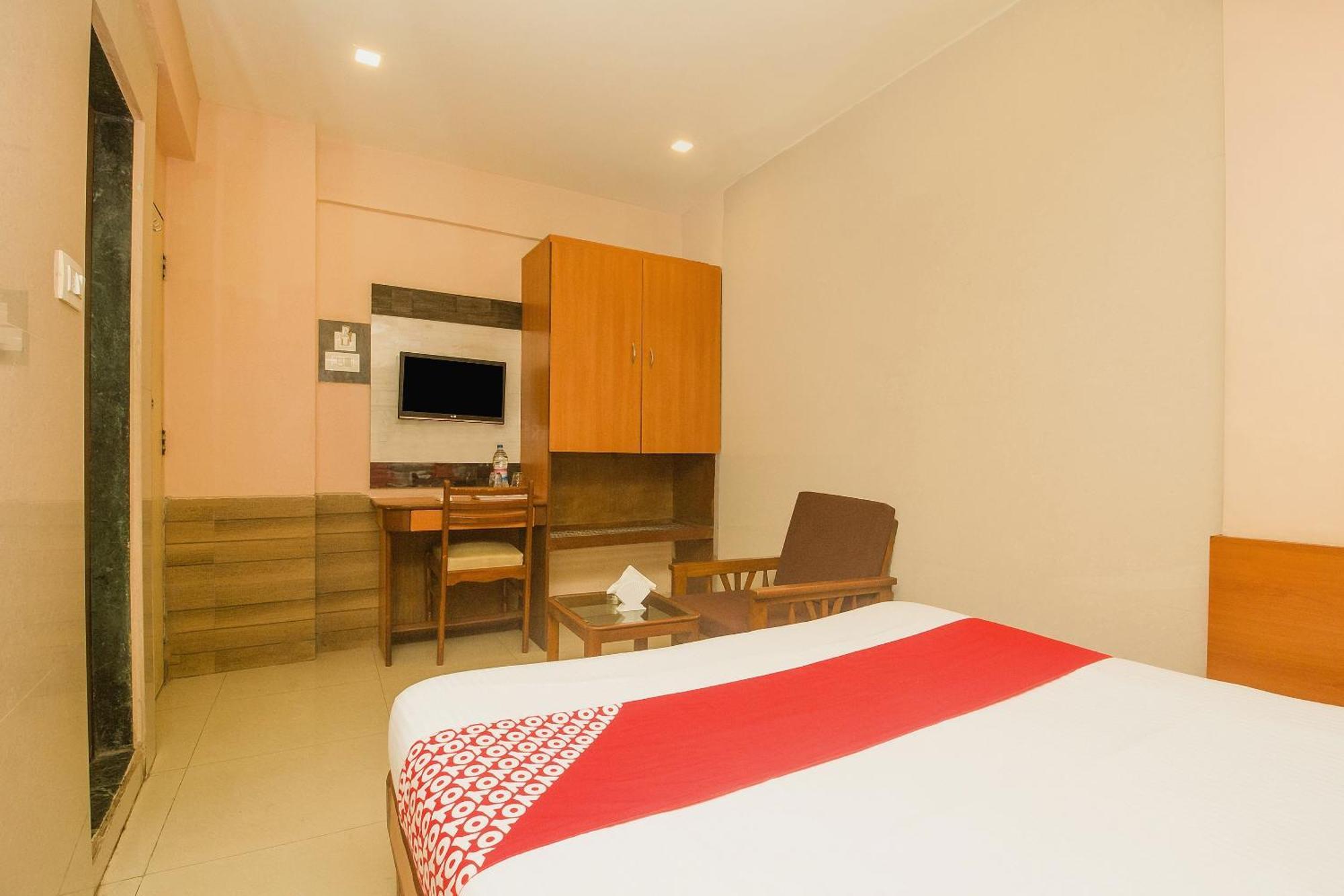 Oyo Hotel Sarovar Grand Kalamboli Luaran gambar